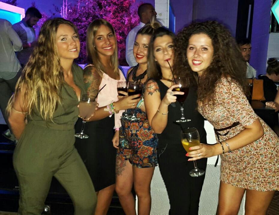 MariaColoradoG's tweet photo. Las nenas del caserío ready pa la pary #letsgo @sariusm @EvaEvitasf23 @tamaragomezjura @vicky17591 http://t.co/X6dm7szFFB