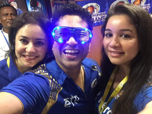 sachin_rt's tweet photo. celebrating @mipaltan win http://t.co/QnP9AGl4bq