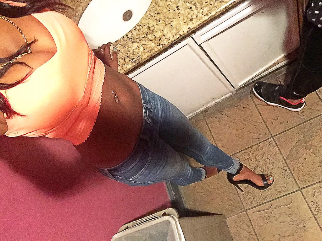 LaBelle_Brianna's tweet image. #KraveLounge 😋