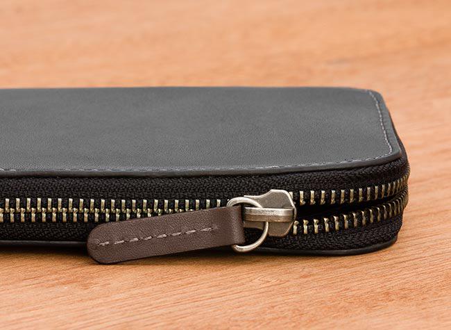 Bellroy's tweet photo. Fit your life into a single pocket. #bellroy #designmatters #phonepocket #pocketplus http://t.co/XtRGJEpl7q
