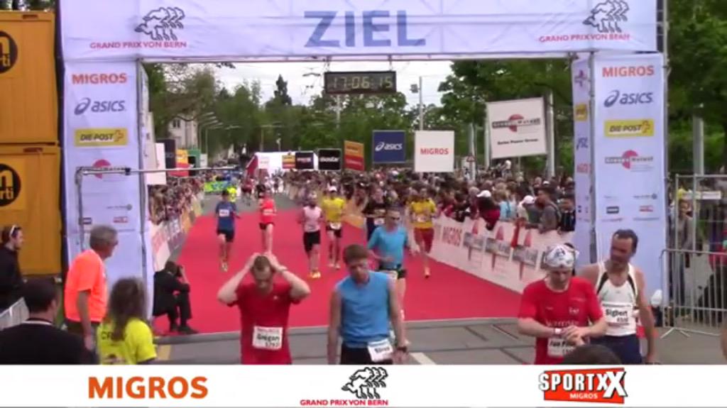 la_macchina_ch's tweet photo. Mein Zieleinlauf am Grand- Prix von Bern...
Speaker Durchsage beachten 😎
http://t.co/Ze2NrHkZGD
#gpbern2015 #video http://t.co/awkwAM3Q2V