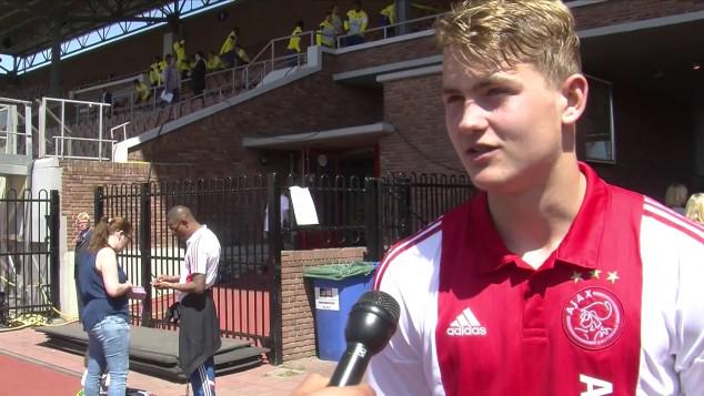 Ajaxshowtimecom's tweet photo. De Ligt: 'Op goede weg om door te breken': http://t.co/09dwuWHsqL http://t.co/nXgm8DpE1K