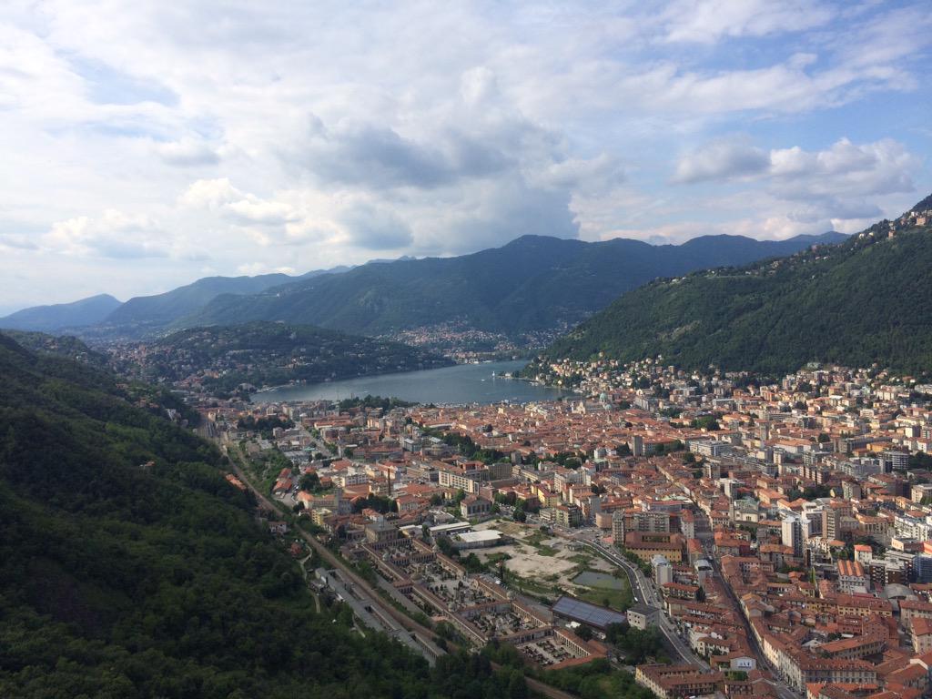 MPigni66's tweet image. Famiglia in passeggiata al #Baradello #lakecomo