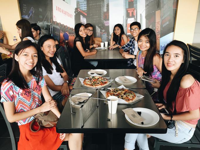 anagon's tweet photo. Yellow Cab Visayas Ave Pizza Party! http://t.co/dxcx0Lyi5S #MakeItFresh #BiteIntoYellow http://t.co/oAbNeLDYoJ