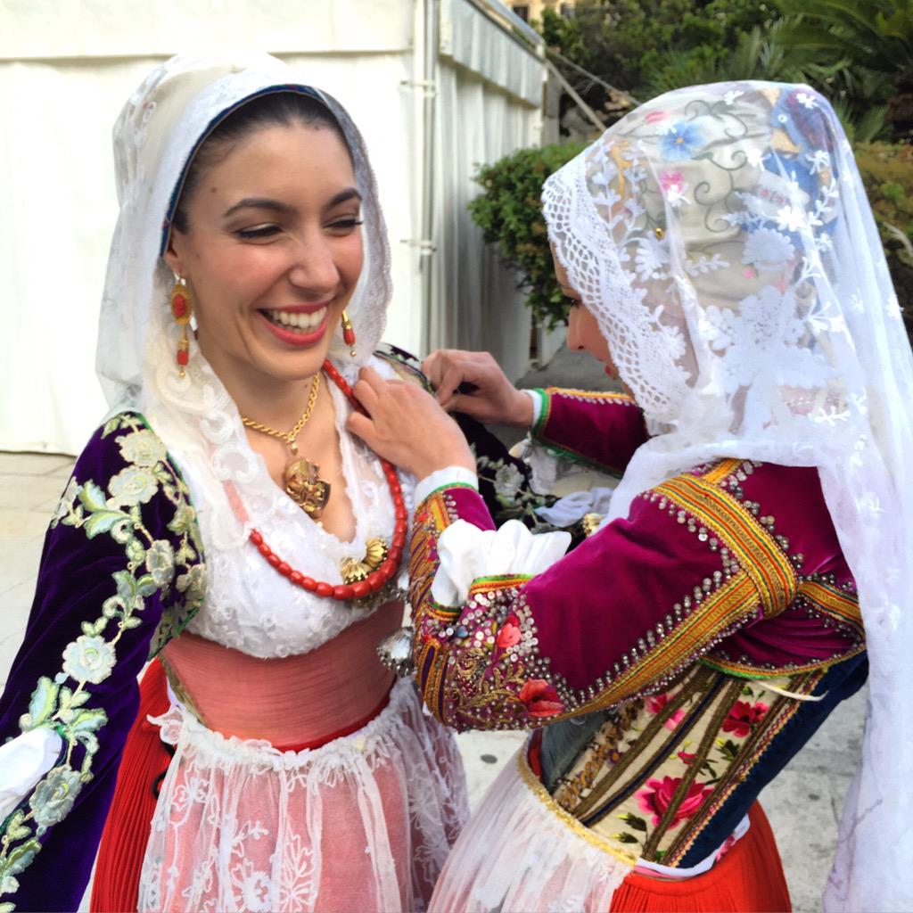 Ilenia Sussarellu La Cavalcata Sarda Iuba73 Che Splendore Ammirate I Colori E Velo Del Tradizionale Costume Di Ittiri Cavalcatasarda15