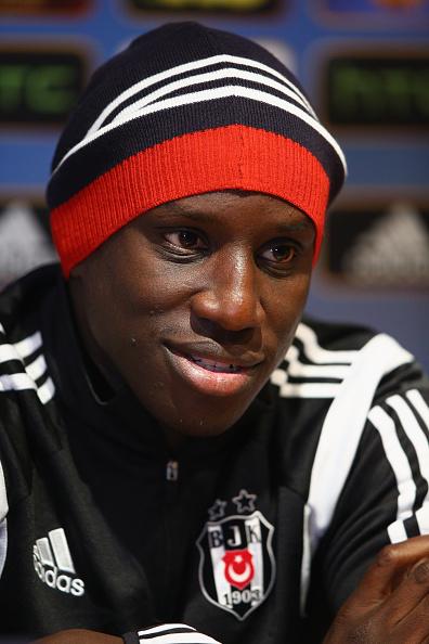 UEFAcom_fr's tweet photo. Salut à tous, RT pour souhaiter bon anniversaire à @dembabafoot, l'attaquant de Besiktas, 30 ans! 🎂 http://t.co/tAZHtORJih