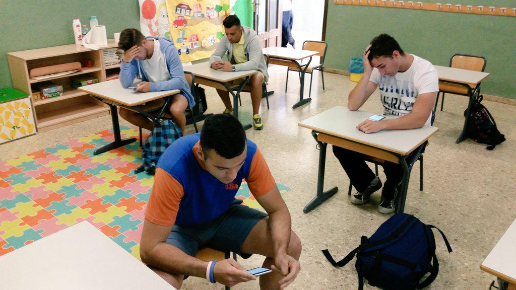 vicentgadea's tweet photo. Comenzamos la semana repasando conceptos sobre Velocidad y Flexibilidad con @Socrative en #TAFAD #LaDevesa #Carlet http://t.co/qOCCAD3vDO