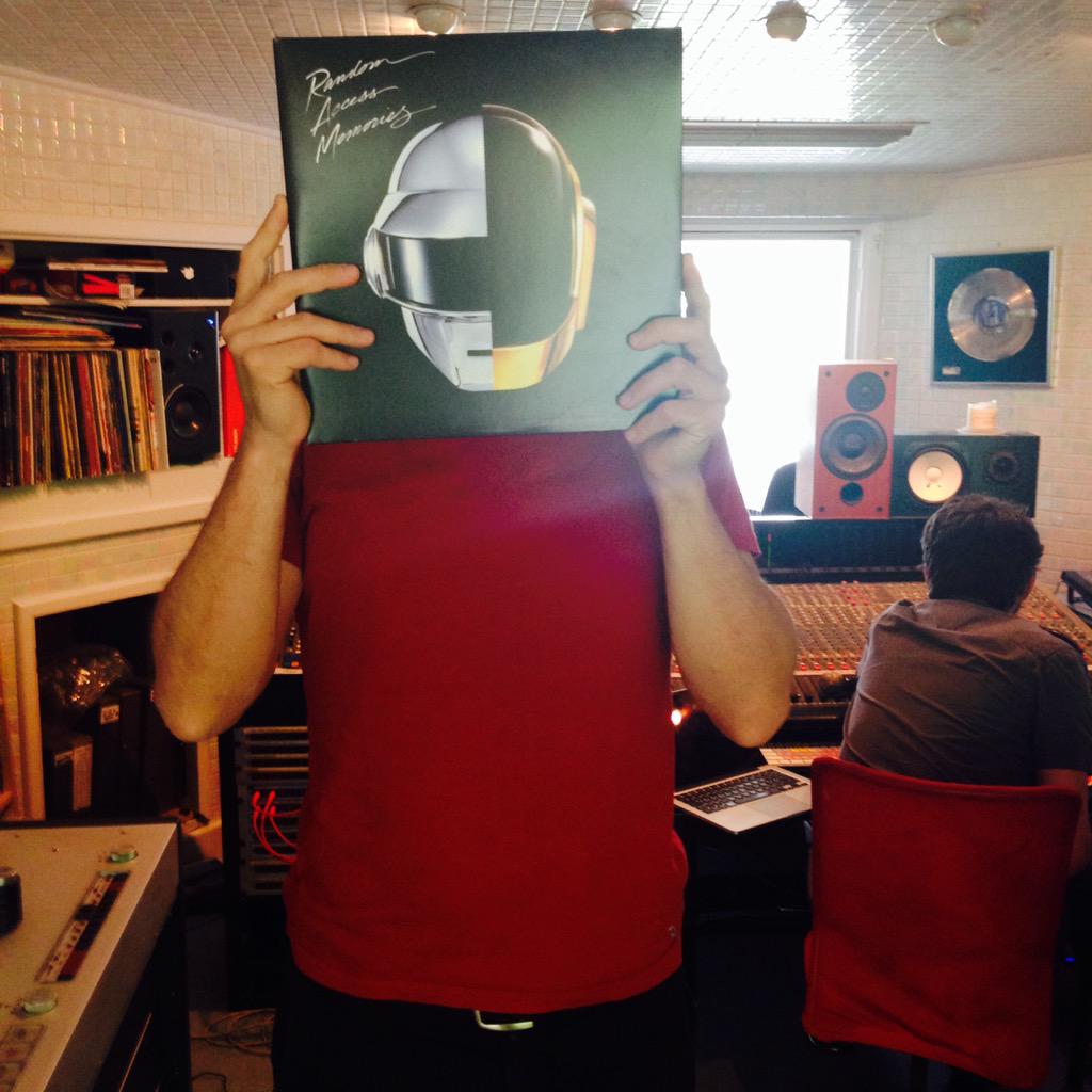 perturband's tweet image. #recording #inthemix #tilehouse #uk #London #england @oficailDaftpunk #perturbazione #singer