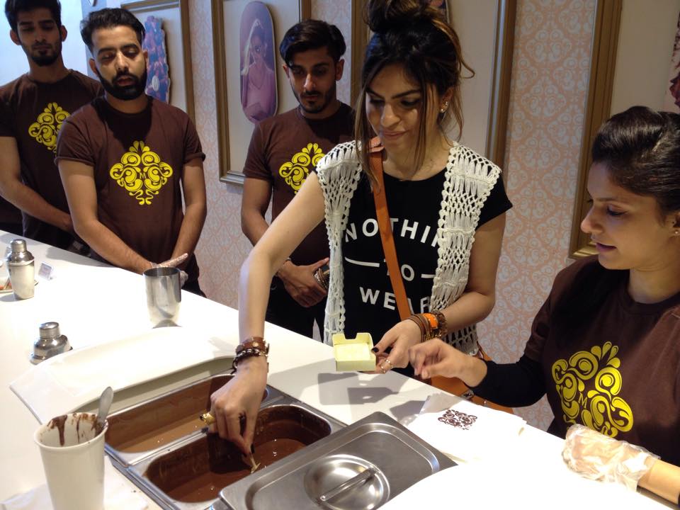 GolinPk's tweet photo. @ShehlaChatoor creating her creation at The Magnum Pleasure Store. #MagnumKarachi http://t.co/kA17nAKJKD