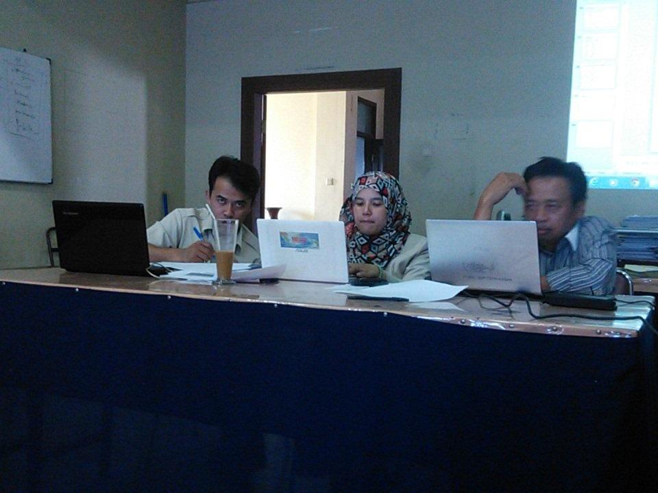 gurusmkbhg's tweet photo. Lagi rapat :)) http://t.co/5FqTXF3Zp3