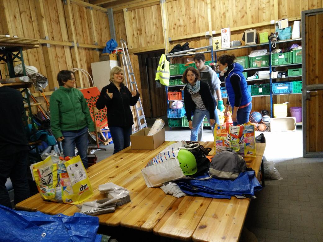 nfjbaden's tweet photo. Material für die Workshops wird gerichtet. #PC2015 http://t.co/QN9Nq8ME6u