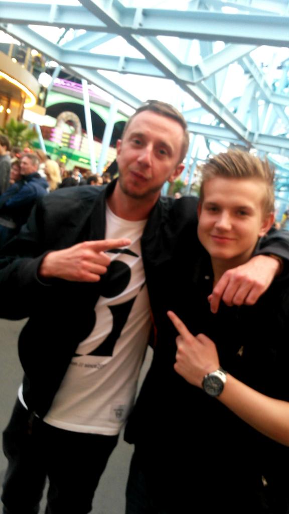jocccke's tweet photo. det kortaste mötet men ändå det bästa , #förbild #levandelegen #dcgrimsta http://t.co/73Owx45GTB