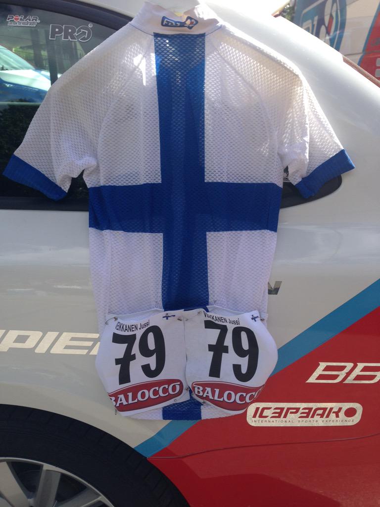 Would you like to get my jersey with <a href="/giroditalia/">Giro d'Italia</a> numbers on? Retweet this and you might be todays lucky winner!