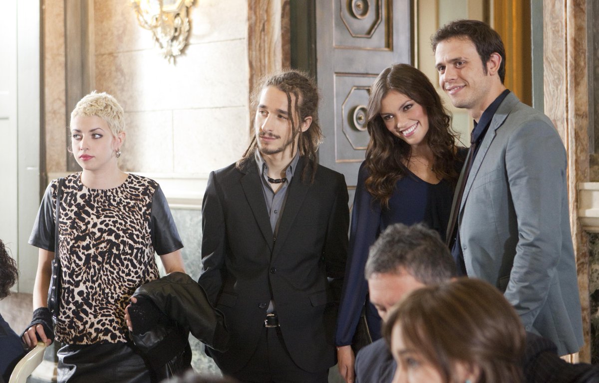 FC2rai's tweet photo. Buongiorno...e buona settimana ;) #fuoriclasse3 http://t.co/hPA20bgy1P