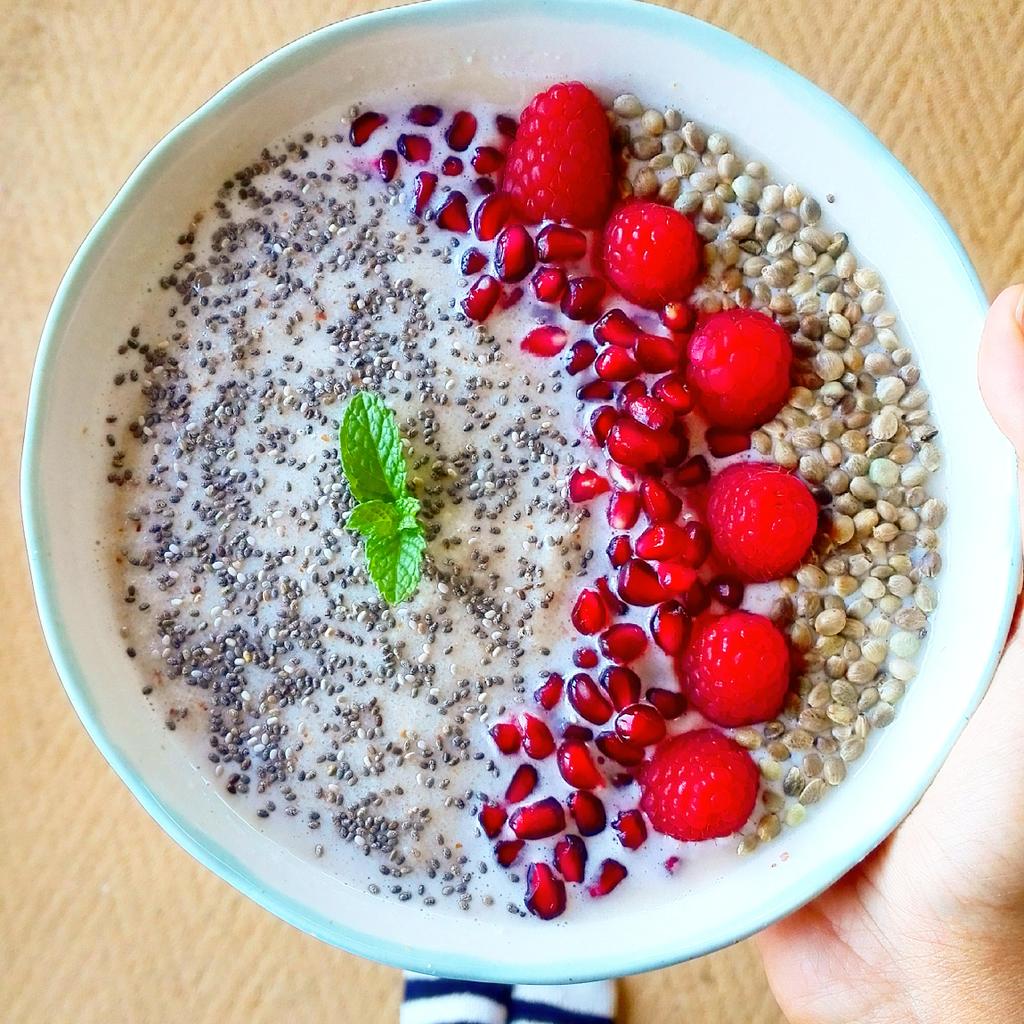 mireesha's tweet photo. #vegan smoothie from @movementx_SA topped with seeds and fresh berries 💕 #meatlessmonday #MFMSA #meatfreemonday http://t.co/siwtvcDjfc
