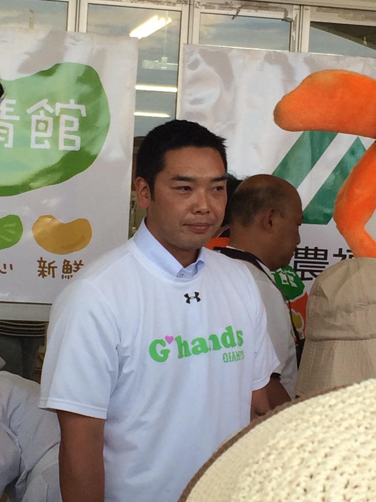 DcmrdSatoh's tweet photo. お得意先に仕事の用事を入れていただいて、阿部慎之助選手に会ってきましたよ🙌握手してもらいました😄豚汁も頂きました✨#giants http://t.co/ayfoMWlPFE