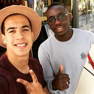 Au2lN's tweet image. #Reims
Trop fort, #Mavinga a réussi à piquer le cadeau de #JPC à #Camara après #PSGSDR!!!
#CordonRouge