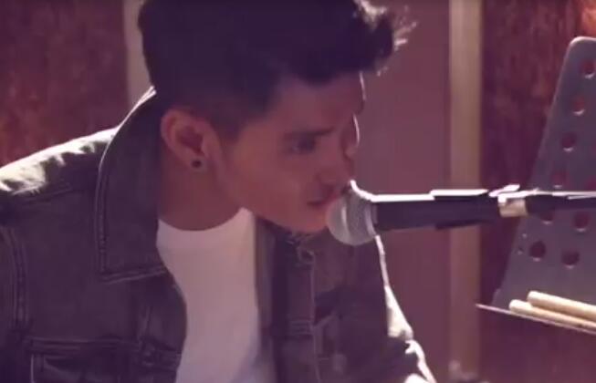 YuniKamalia's tweet photo. Kak adit imut :)) @Adityajunas @OFC_MoveOners #MoveOn5 http://t.co/1lh7f9tkFs