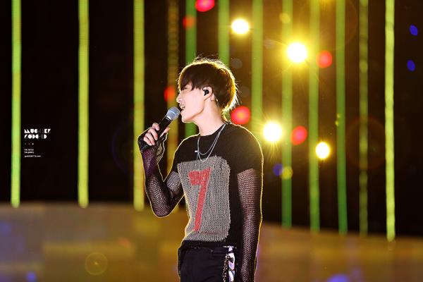 [HQ] 150524 KAI - Lotte Family Concert [cr: 마치라잌갓차일드]
i.imgur.com/I24c8qh.jpg
i.imgur.com/hBUH4dg.jpg