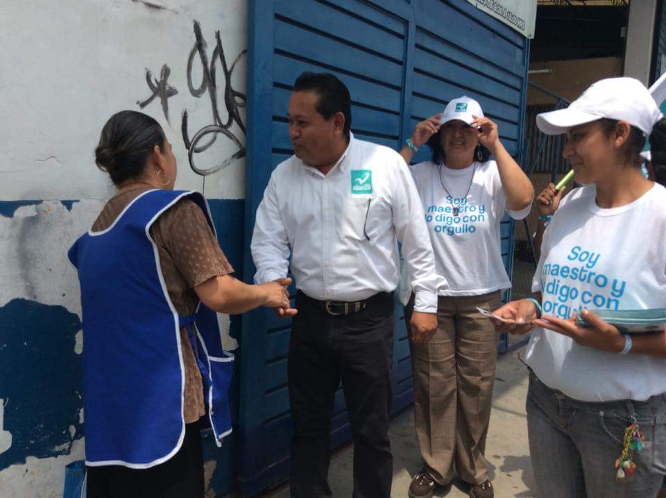 jorgesolergomez's tweet photo. En #Coatepec, hemos recibido una respuesta invaluable por parte de la gente, seguimos fortaleciendo alianzas #VotaNA http://t.co/apbemvHMx3