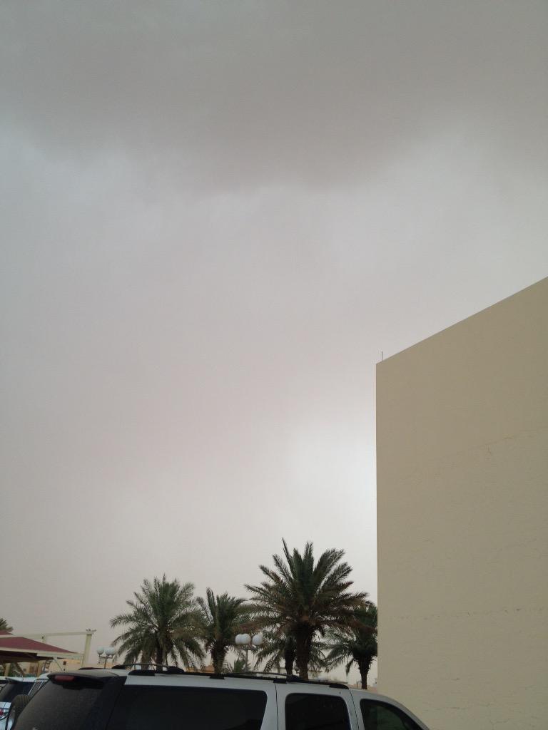 m_s_romi's tweet photo. سحب ورعد مسموع قادم من غرب #الزلفي .
اللهم اقسم لنا خيراً .
@walmoon http://t.co/SkqhNYE1Qf