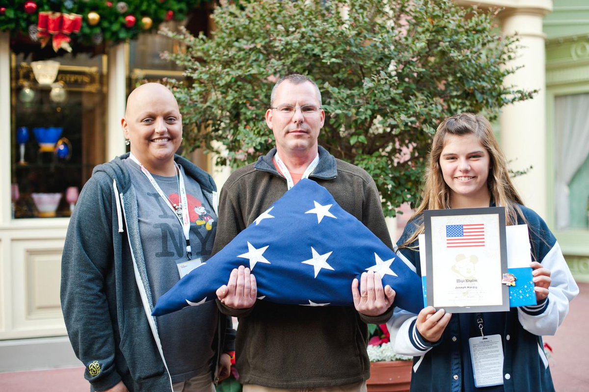 CMN_HQ's tweet photo. This #MemorialDay, we remember those who died in service and those we'll never forget for touching our hearts. http://t.co/v5GdNrgeMw