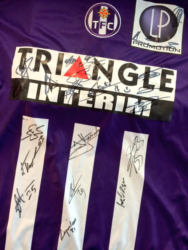 alexandreruiz's tweet photo. RT ce msg
Gagnez ce maillot @ToulouseFC dédicacé par le groupe pro.
   1) Follow @beinsports_FR
   2) Envoyez #LECLUB http://t.co/rATMNz7NDY