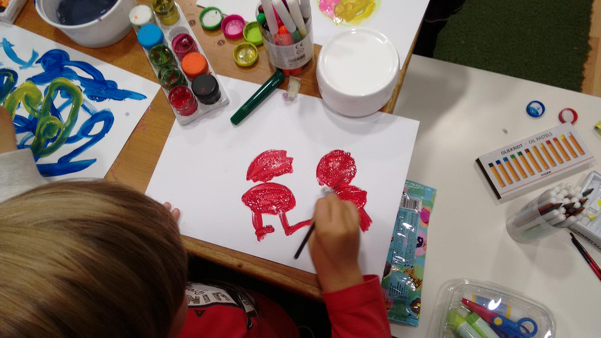 BendayProjects's tweet photo. Qué bien lo pasamos en el #taller del sábado Soy un #artista! Cuánta #creatividad! #talleresinfantiles #martaaltes http://t.co/QSI6gr5Q8G
