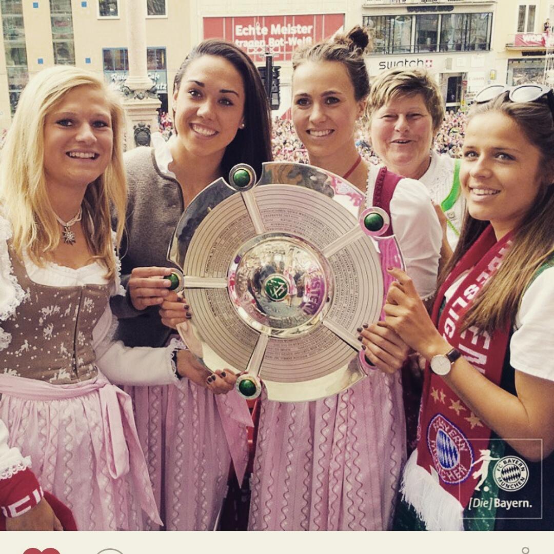unvergesslicher Moment am Rathausbalkon! 😊#DieBayern #MiaSanMeister #DoubleMeister #Ösis #loveit