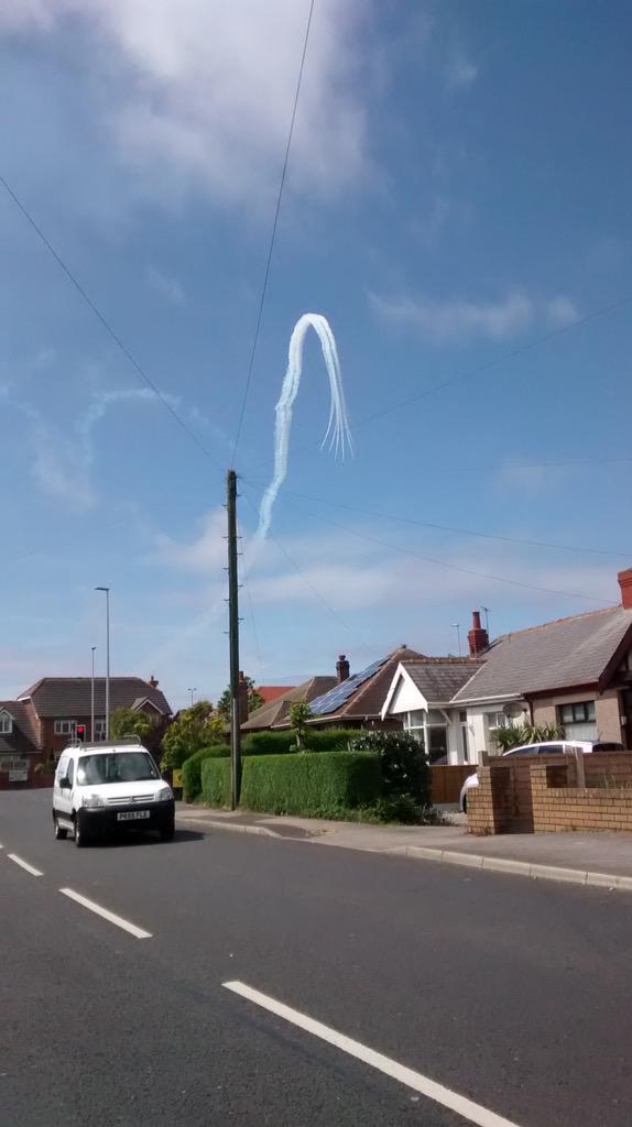 npremierleague's tweet photo. @LancsCB @ECB_cricket @Allyjarv @JohnWrightECB
It's Derby Day In the NPL and we have the Red Arrows #WeGetTheGameOn http://t.co/DFH6AGPBSq