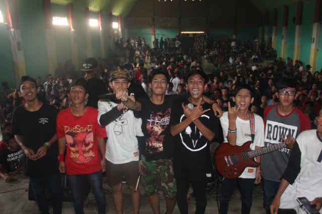 DoctorJahad's tweet photo. @DoctorJahad @FutureMonkey_ @BimaOktaviano  @Tenyox_blythe tenyox @toffan_arya .@pas_prasetiyo "TIME TO PARTY" 🍺 http://t.co/VY1SiP5o7C