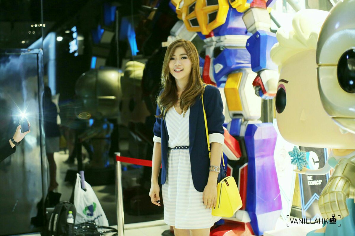 vanillahk_'s tweet photo. เลนส์ใหม่​  กว่าจะหมุนให้ชัดได้​ 😂😂😂  #เอมน้ำ​ #TeamNamHa http://t.co/NZQjjhU2iq