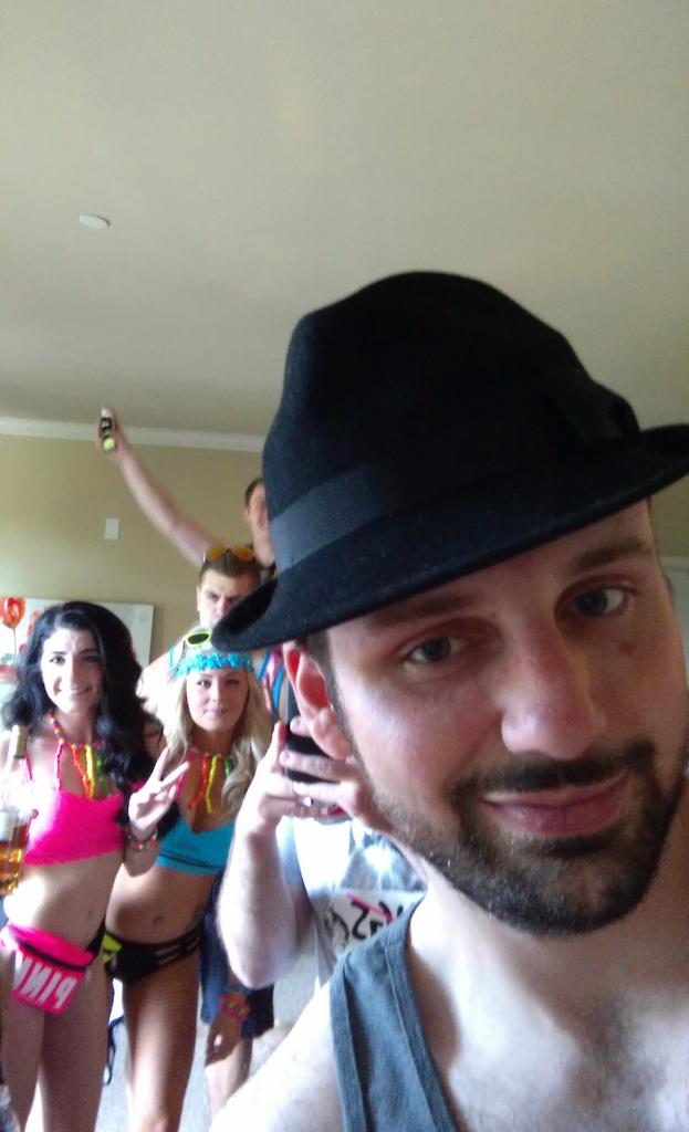 bnarren91's tweet photo. picked up some rave chicks at #EDCNY yesterday... @Fluxpavilion destroyed. #PLUR http://t.co/HnsYKxtN3R