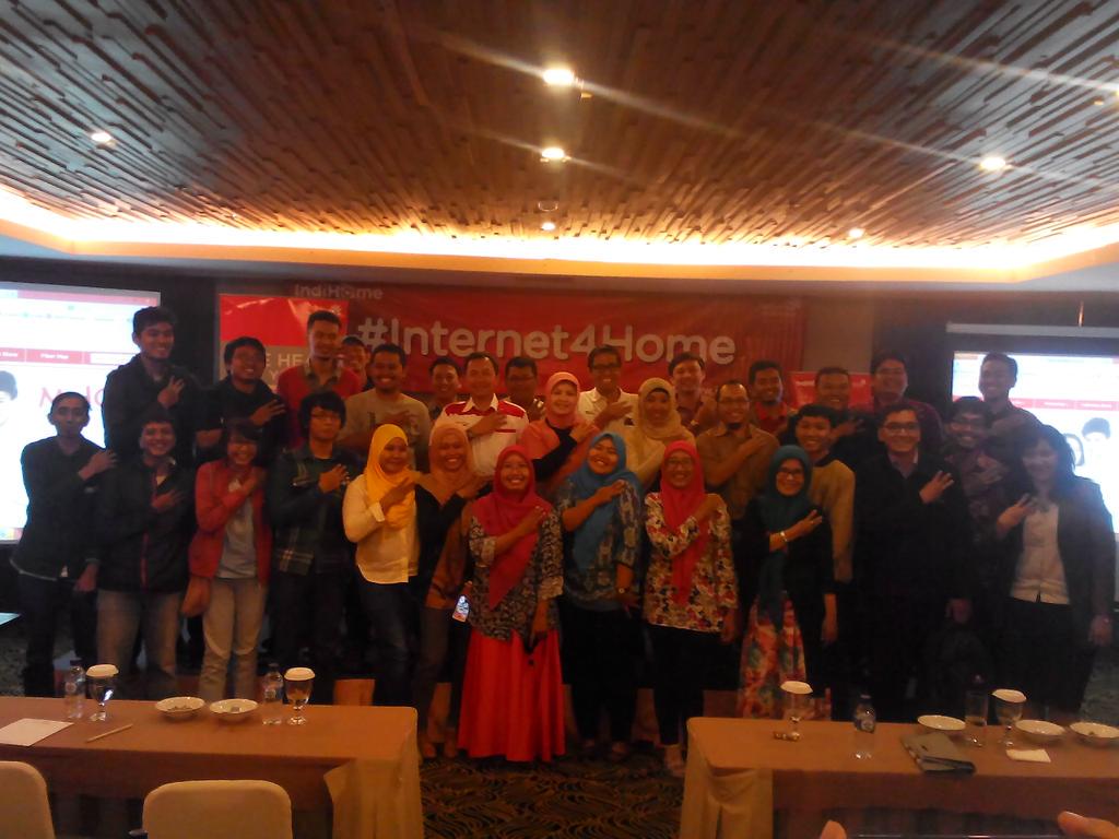 InsanCakap's tweet photo. #blogger #meetup #surabaya #internet4home http://t.co/2VlRehpqEO