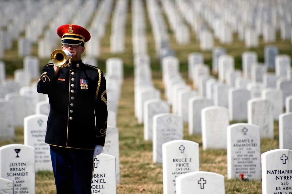#MemorialDay #Remembering those who have given their life for our nation. #photo: #Arlington National Cemetery
