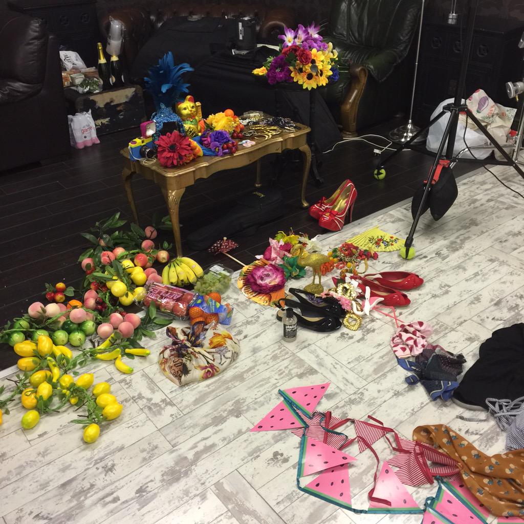 thingsandink's tweet photo. Today is the cover shoot for #thefruityissue! Can you guess the cover star?? #thingsandink http://t.co/SKeYj5OCj4