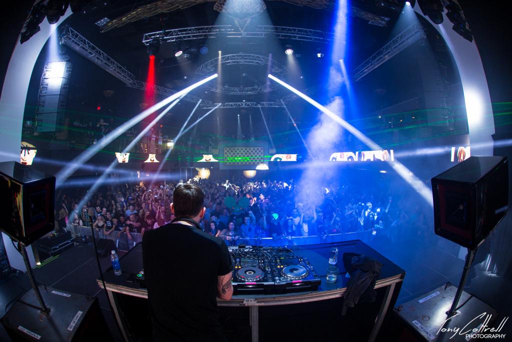 TonyCottrell's tweet photo. @feedme in Scottsdale at @LivewireAZ!

#feedme #LIVEWIREAZ #pinklady #oneclickheadshot #dubstep #lights #tonycottrell http://t.co/mMfJ3bwtby