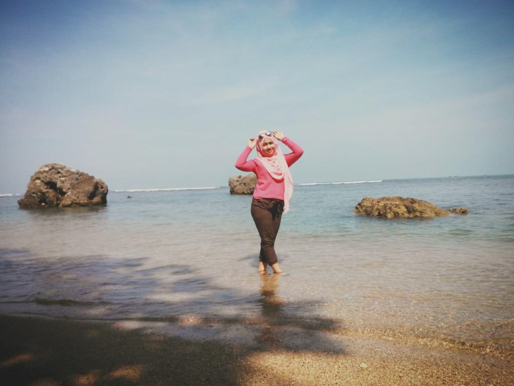 Rista_21's tweet photo. Menikmati keindahan Pantai Carita :) http://t.co/cptkW3T9qL