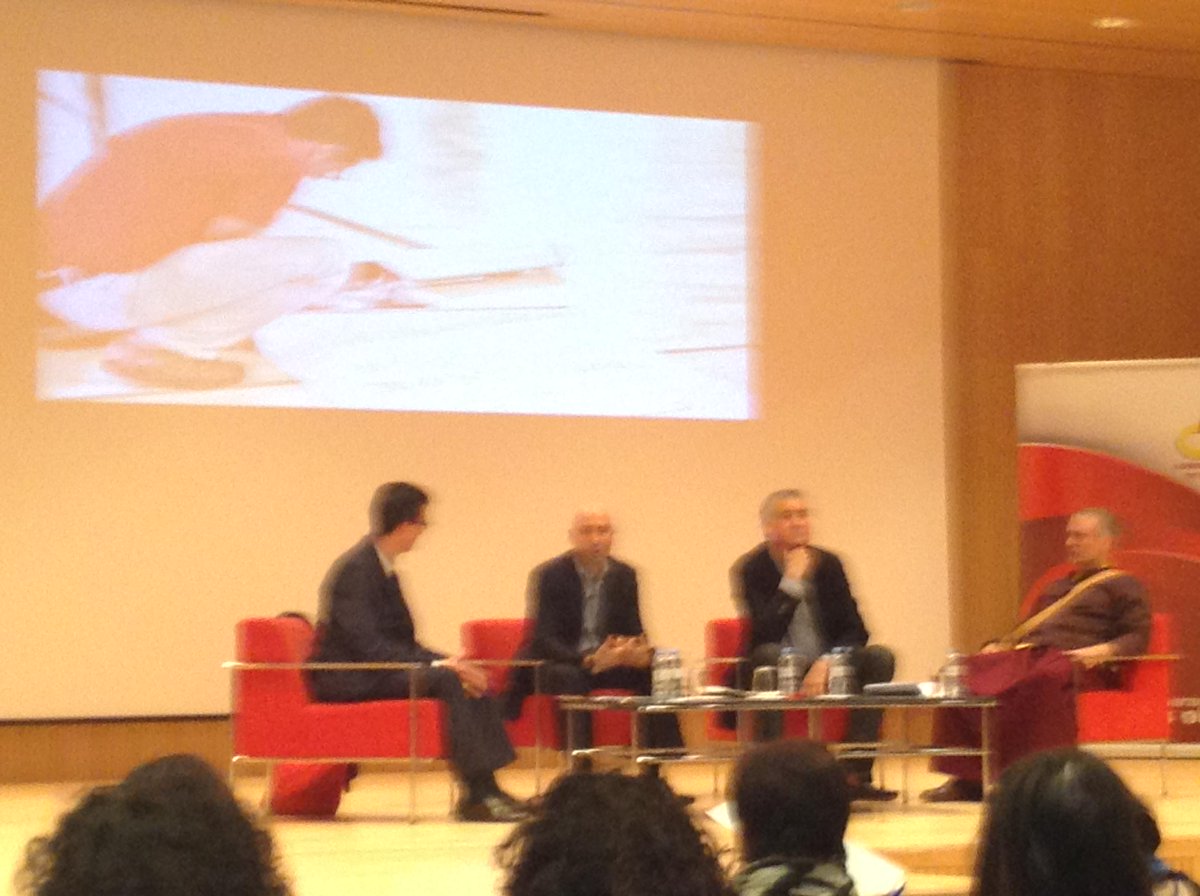 alvaroserra_'s tweet photo. Las #TIC me permiten colocar rollup #MAESE @SocioEmocional detrás de #MesaRedonda #Salud y #Emociones del #CIIEB2015 http://t.co/1tZrPwDcfG