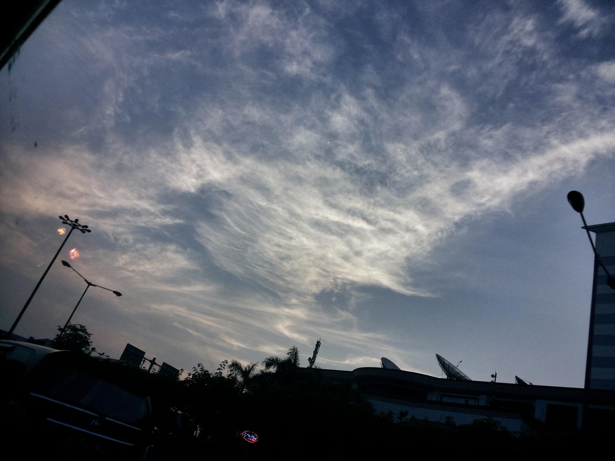 aardianmuhammad's tweet photo. Selamat sore dari jakarta, jangan lupa senyum. http://t.co/7WrHSiuFlr"