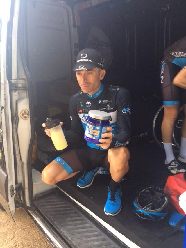 José David usando el nuevo producto de <a href="/VictoryEnduranc/">Victory Endurance</a> #pretrainingcomplex durante el pasado #memorialmontenegro.