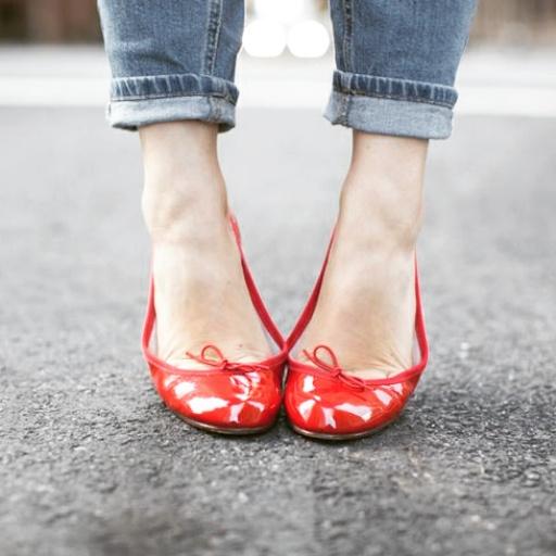 K_Loves_Feet's tweet photo. Cute and sexy flats #sexyfeet #flats #arch #footfetish #footjob http://t.co/MkdvtNAqJh
