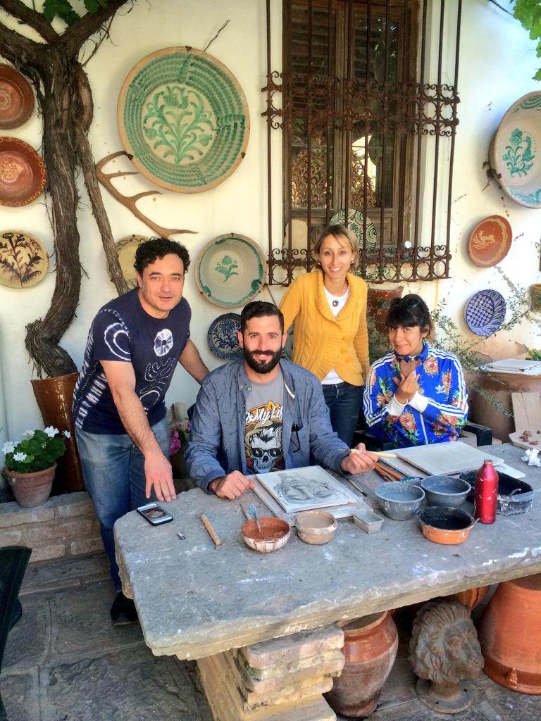 Belin_one's tweet photo. En @alfareriatito disfrutando d tan mágico lugar donde artesanía se funde con la piel. Gracias amigos. @flaxtl feliz http://t.co/ZszvhTGsqT