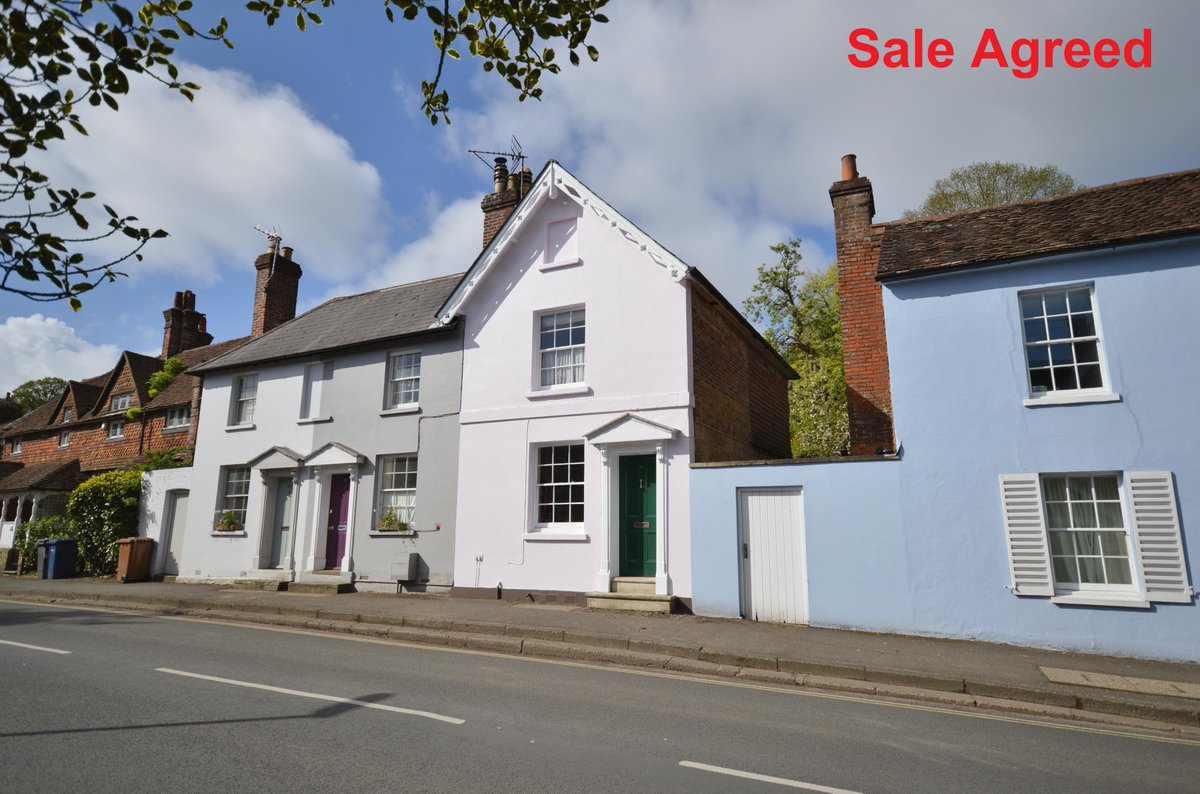 WPRHaslemere's tweet photo. Whilst every other agent is closed today in #Haslemere, we're busy selling houses. #OpenWhenItCounts http://t.co/ED9GZMd7d7