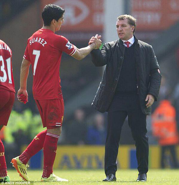 NOT_MOTD's tweet photo. Luis Suárez's greatest magic trick was convincing everyone that this guy was a world class manager. http://t.co/zUEe7c784m