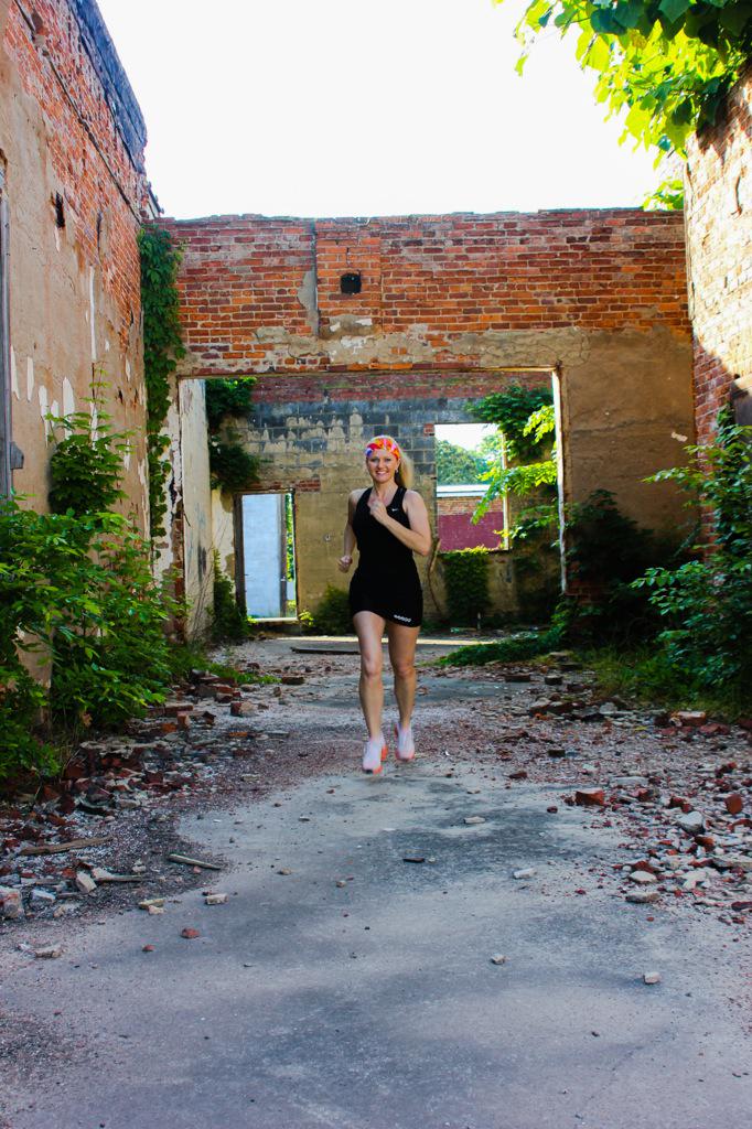 jenlecorchick's tweet photo. One of my favorite photos! Thank you @cruzwearstudios! #sunshinerunner http://t.co/EDw9HzuqnO