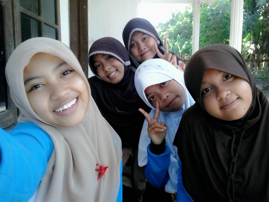 indrianadwi12's tweet photo. @firdasilfia @findasr @hilldha_f http://t.co/ENCdAHBA66