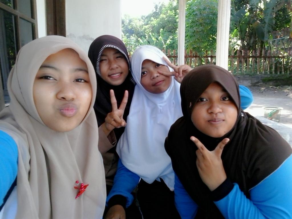 indrianadwi12's tweet photo. @firdasilfia @findasr @hilldha_f http://t.co/ENCdAHBA66