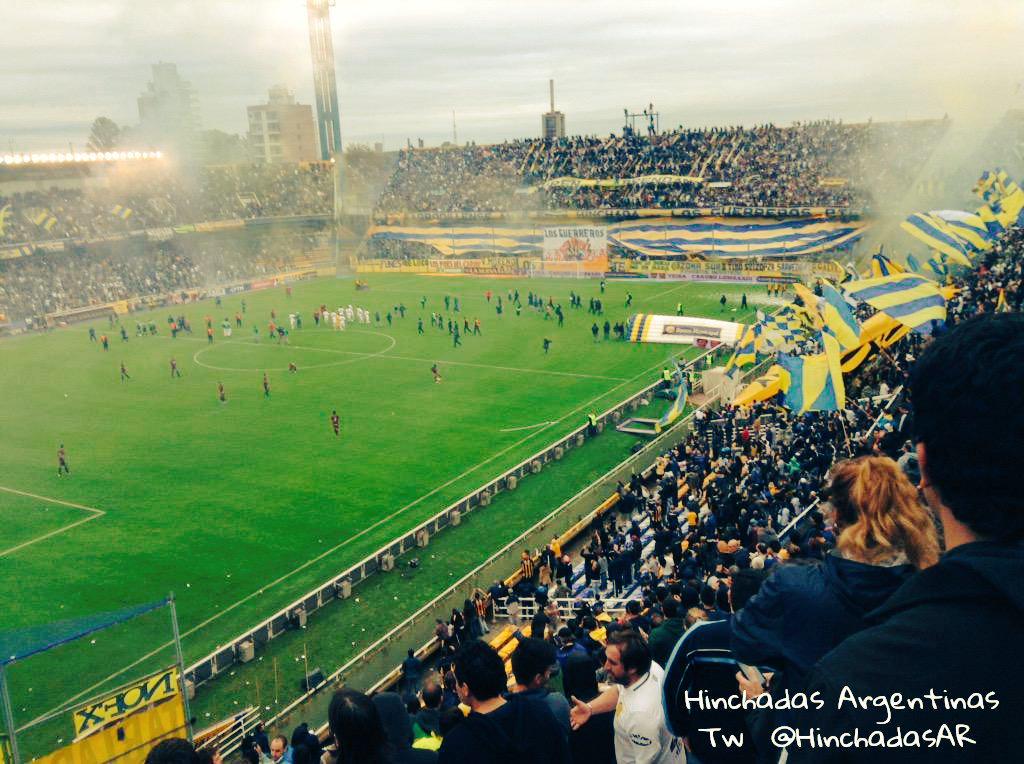 diegobranca's tweet photo. Así lucía el Gigante de Arroyito vs @clublanus 
No era clásico ni Campeón.
Y en 13 fechas Central es el único INVICTO http://t.co/iOu2Tm2Hqb