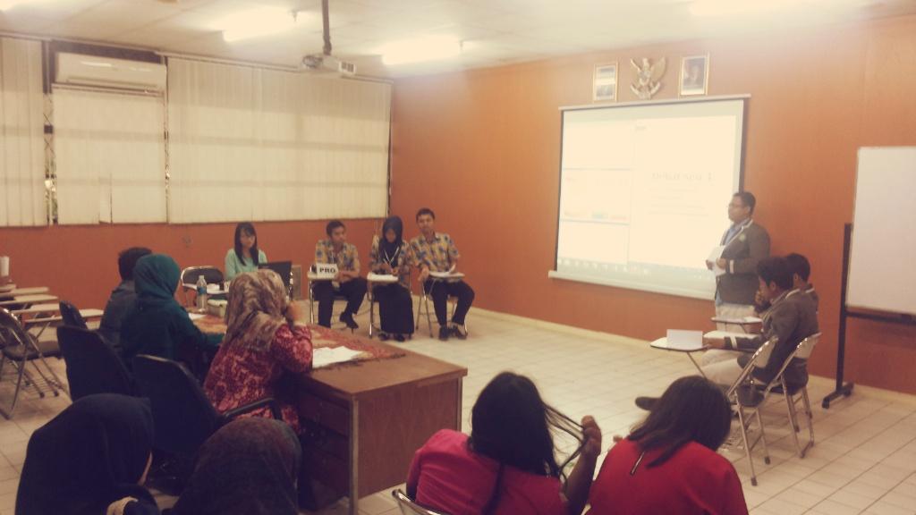#SekilasEC Ingat betapa ketatnya sesi Environmental Debate Competition (EDC) dengan 3 juri? Pro atau kontra? #The13EC